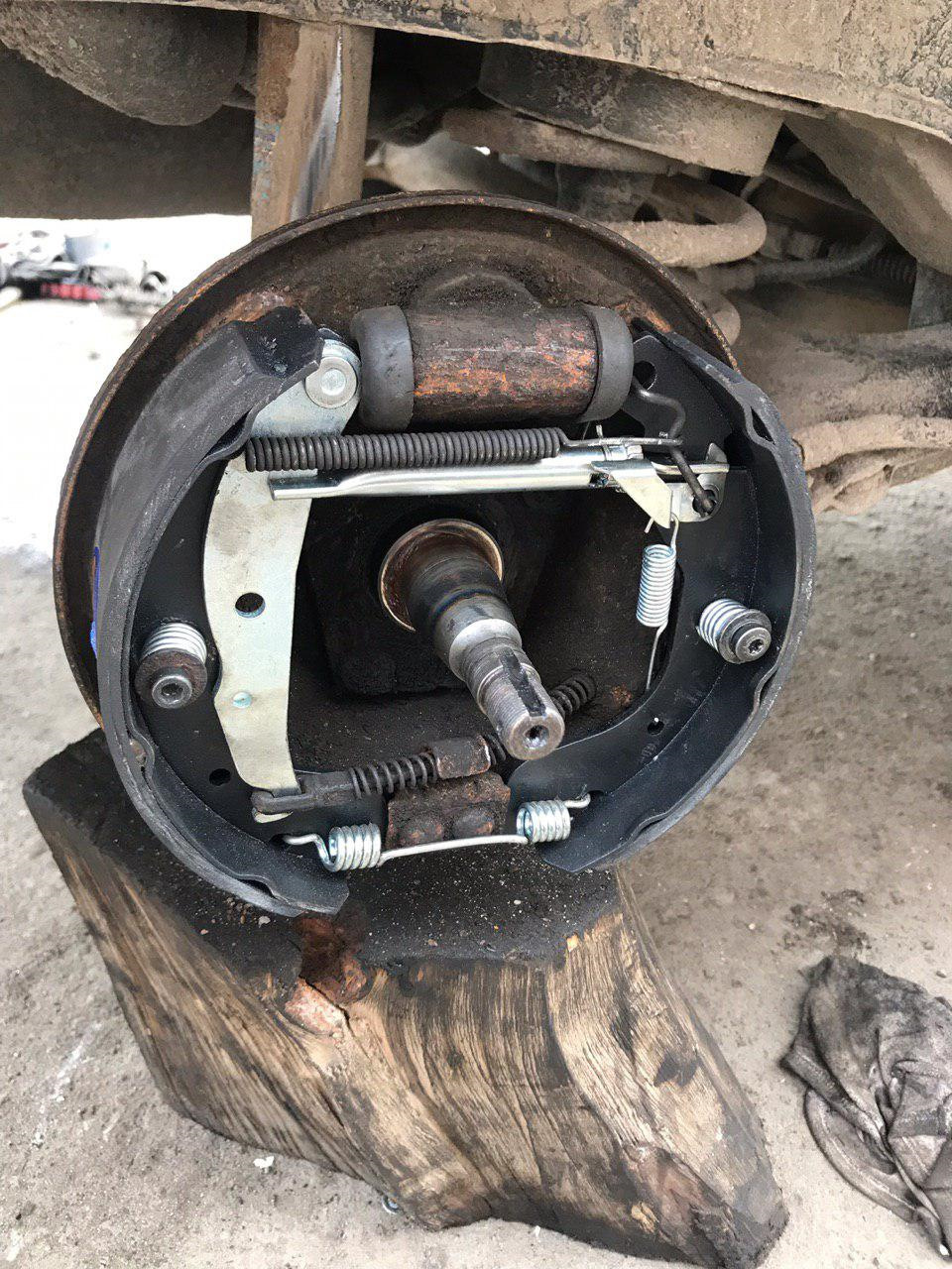 Ремонт задних тормозных. Замена задних тормозных колодок ауди 80 б3. 7. Ремонт задних тормозных. Ремкомплект задних тормозов таврия.