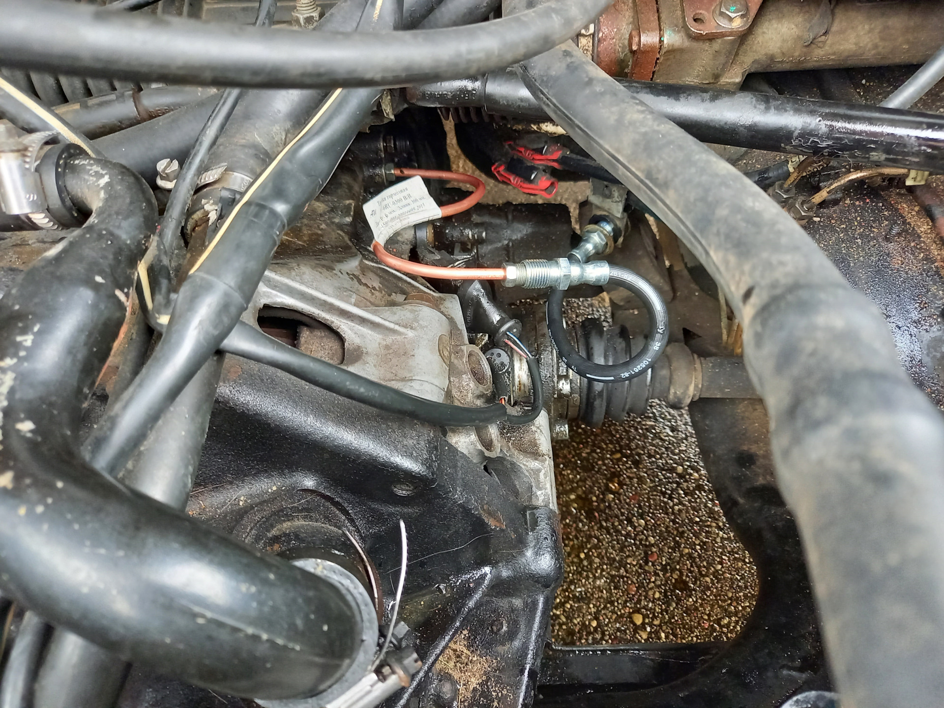 Замена шланга сцепления. Дешёвый аналог. — Audi 100 Avant (C3), 2,5 л ...