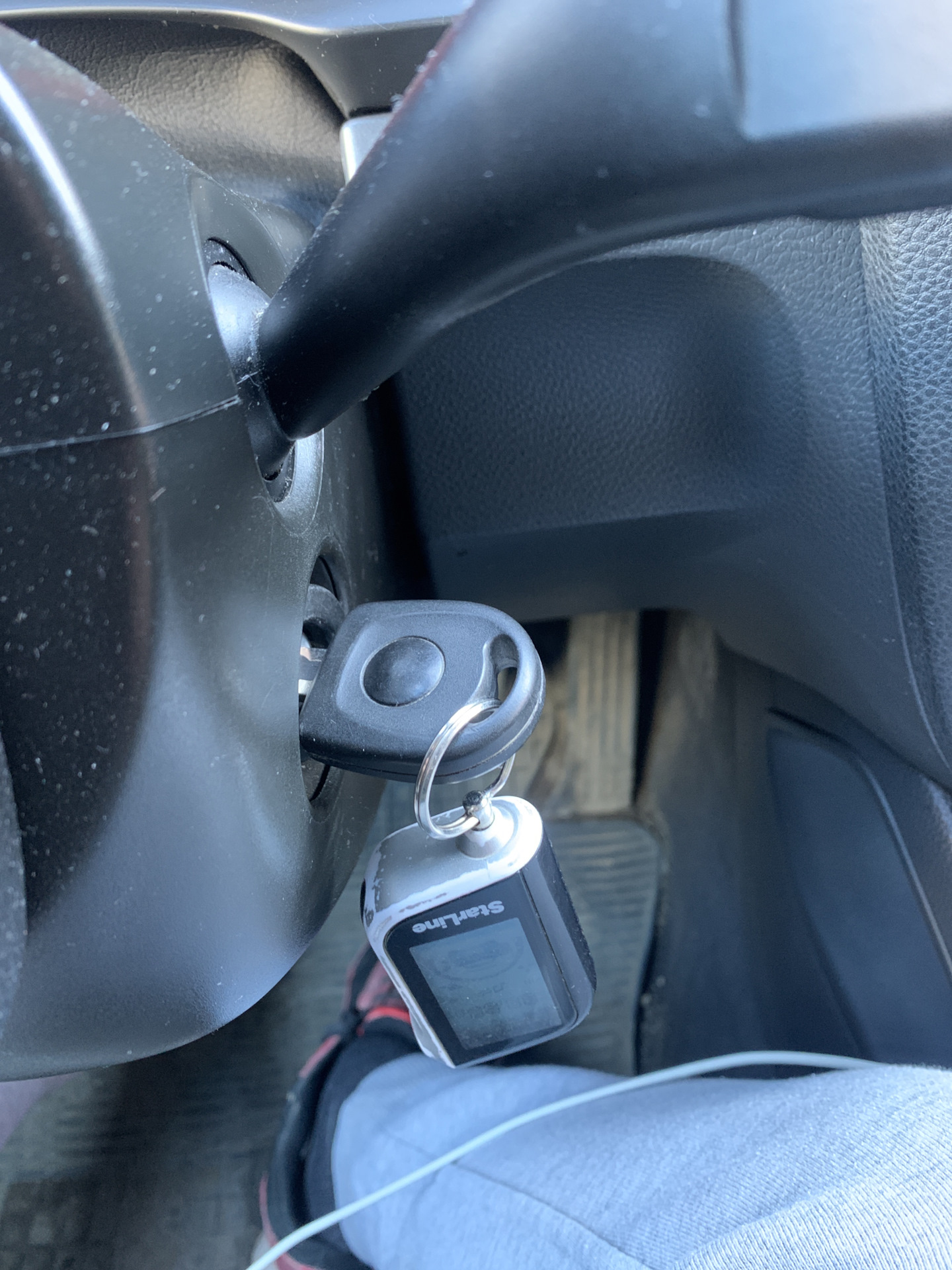 моргает ключ. моргает ключ. почему мигает циферблат на рено логан 2. на тойоте моргает секьюрити лампочка. ключ для поворотов форсунки.