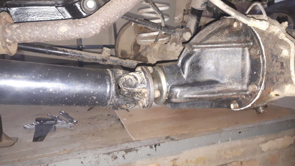 Задний редуктор Нивы — Lada 4x4 3D, 1,7 л, 1995 года | запчасти | DRIVE2