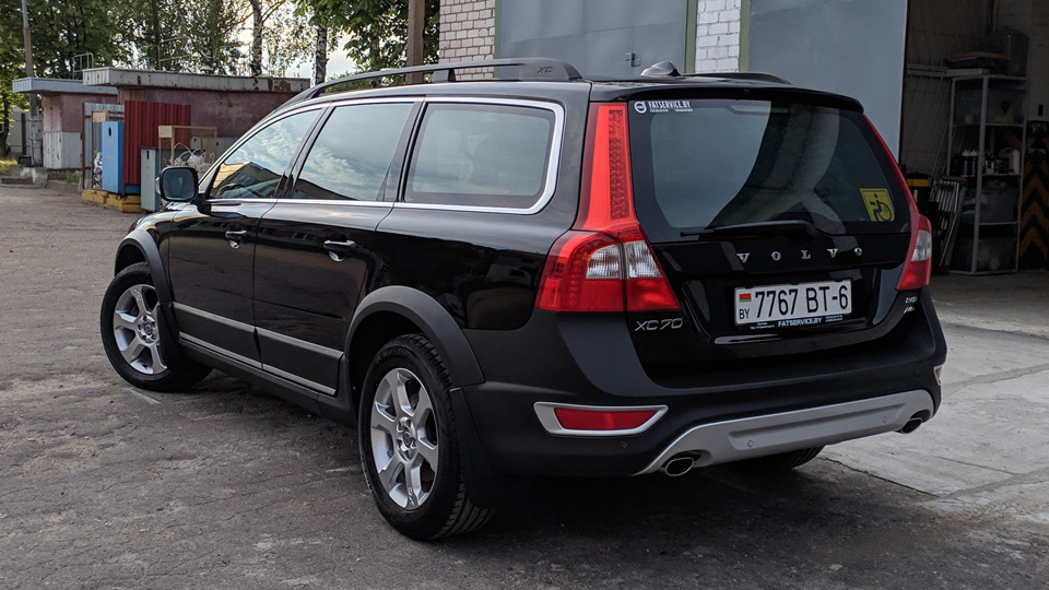 29. Замена тяги стабилизатора — Volvo XC70 III, 2,4 л, 2010 года ...