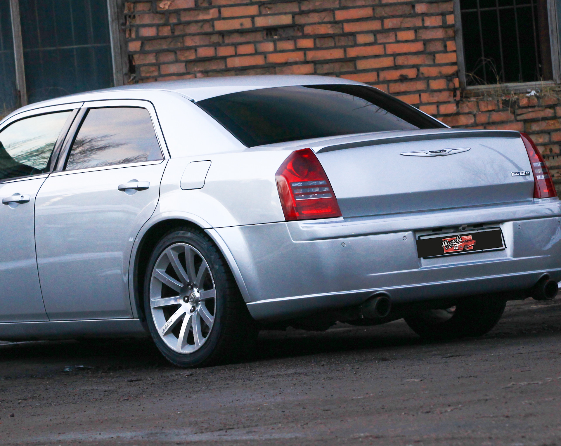 Chrysler 300c 2022 сзади