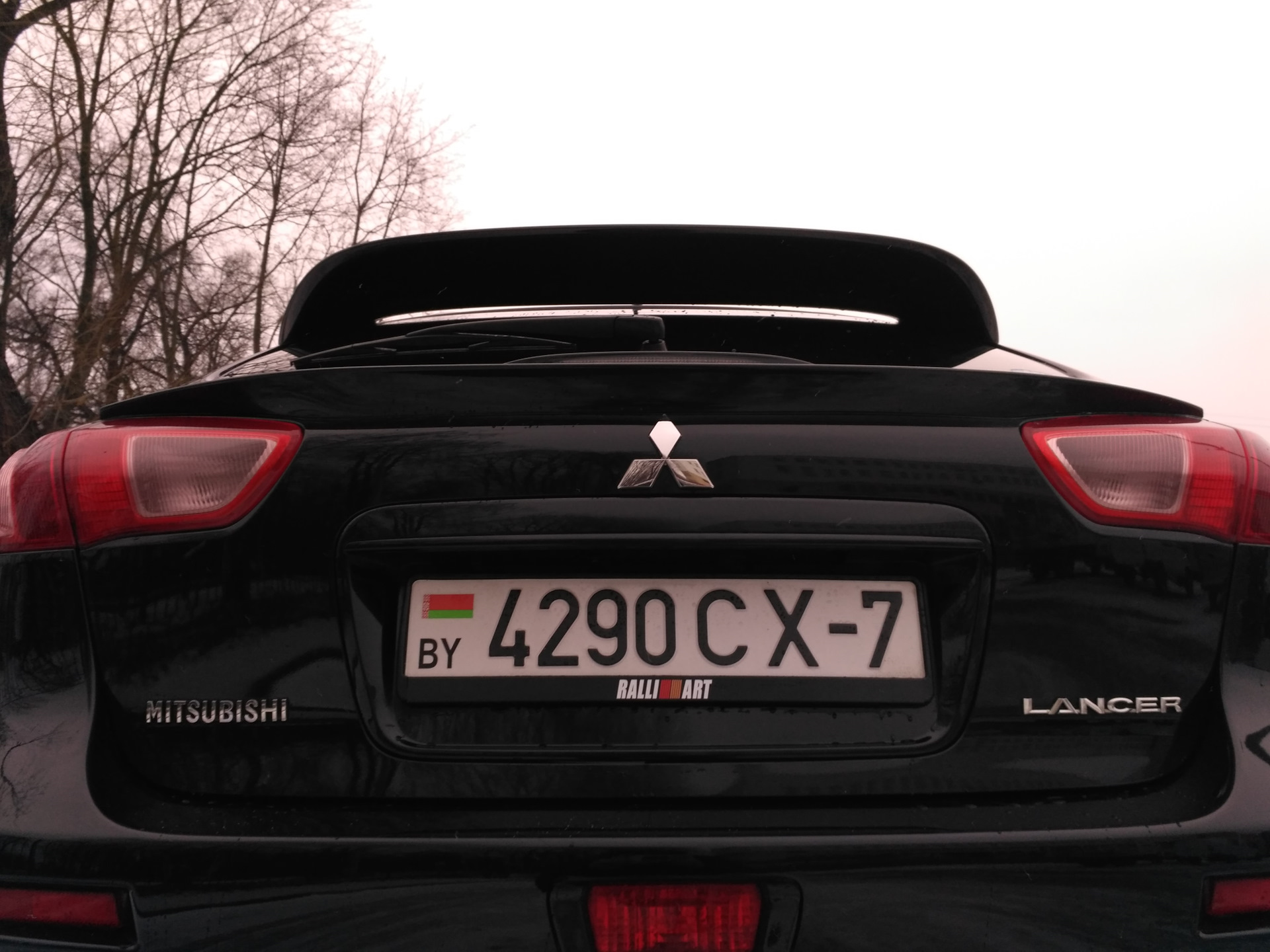 Установка спойлеров — Mitsubishi Lancer Sportback, 1,8 л, 2010 года ...
