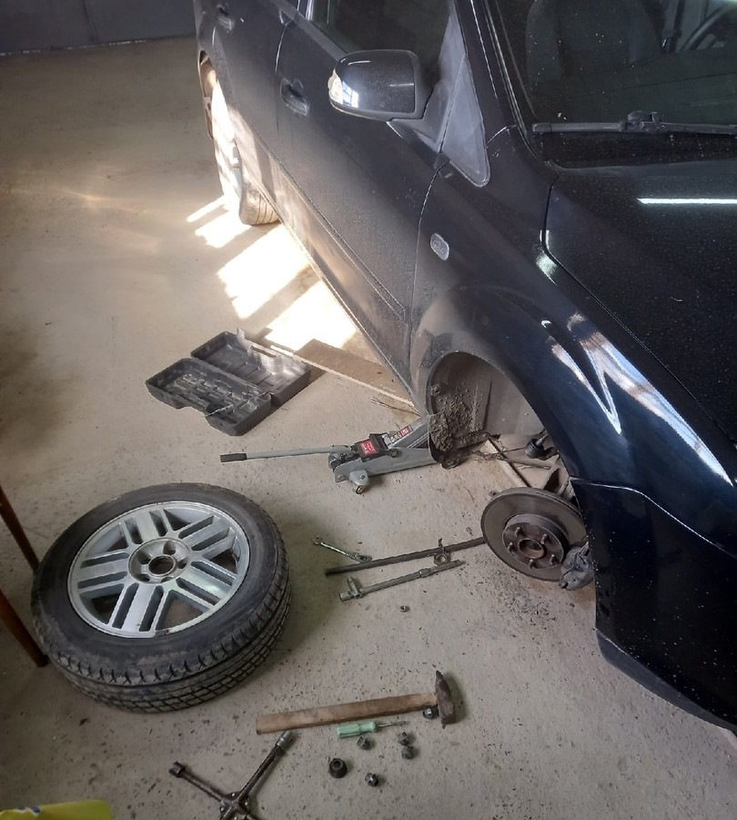Замена пыльника рулевого наконечника — Ford Focus II Sedan, 1,6 л, 2007 ...