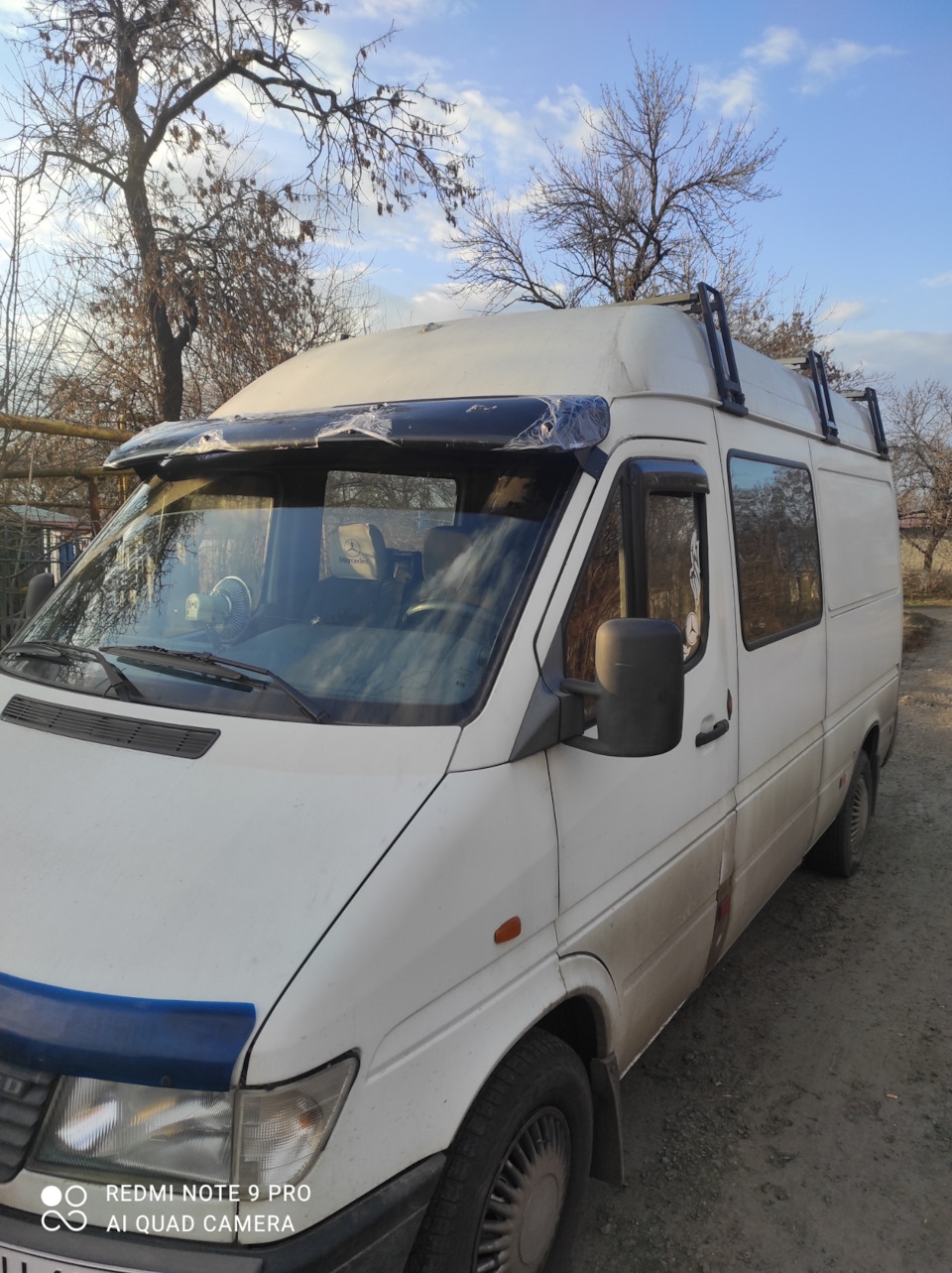 УСТАНОВИЛ КОЗЫРЕК НА МЕРСЕДЕС СПРИНТЕР — Mercedes-Benz Sprinter (1G), 2,9  л, 1998 года | тюнинг | DRIVE2