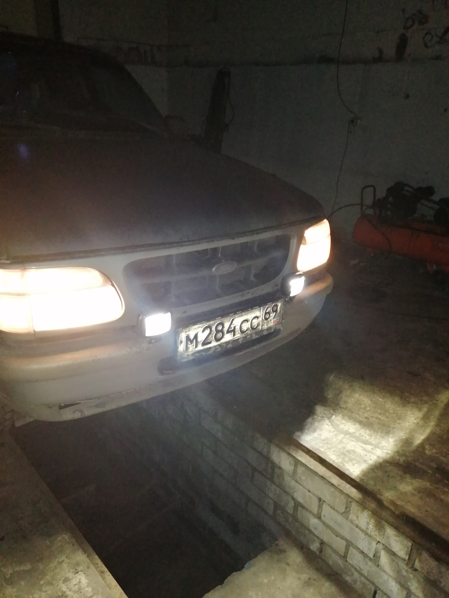 Доп. Фары ближнего света. — Ford Explorer (2G), 4 л, 1996 года | тюнинг ...