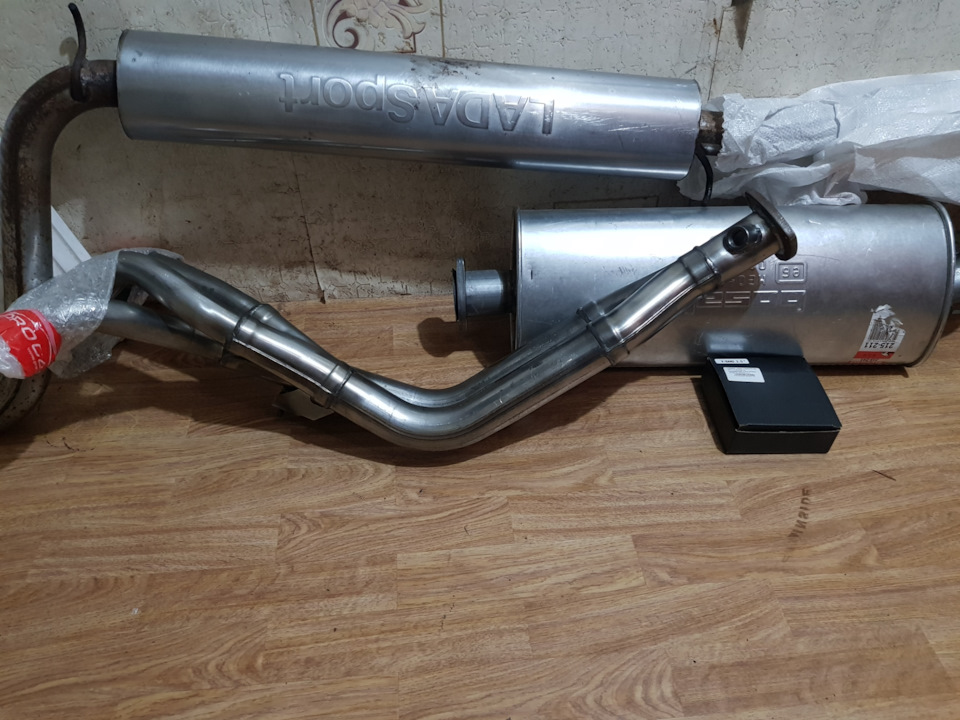 Выхлоп калина спорт. Kawasaki d-Tracker глушитель. Глушитель на Кавасаки 250 клх. Глушитель Scorpion VFR 800 rc46. FMF выхлоп vfr800.