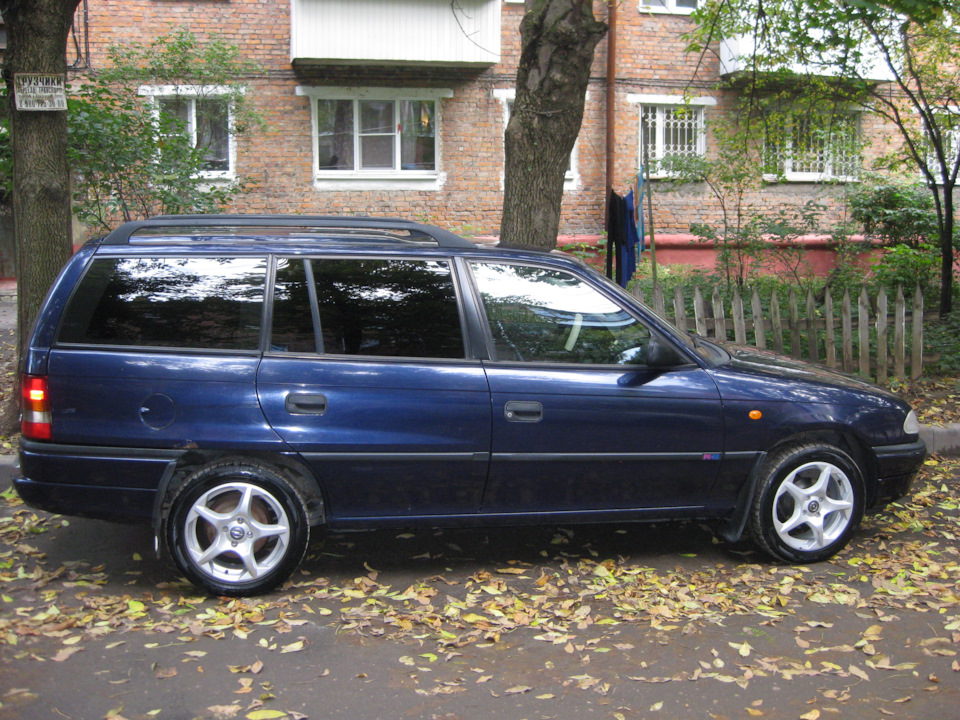 Литые диски Toyo 6Jx15 ET38 4x100 на Opel Astra F. Б/у | 20 000 ₽ в ...