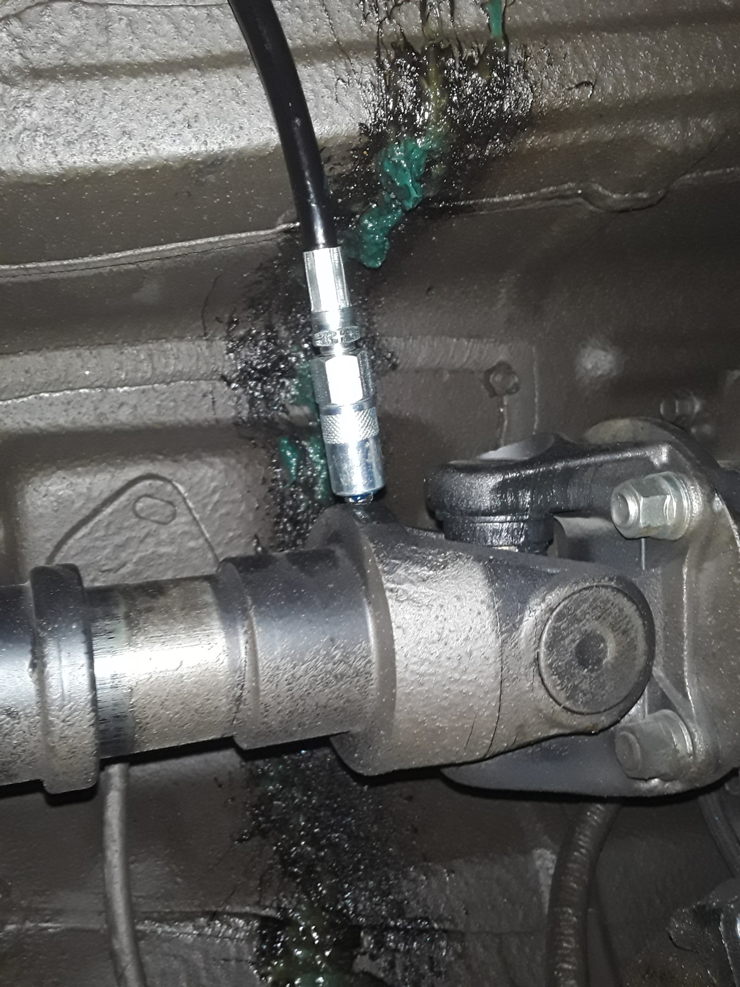 Шприцевание крестовин и шлицевых соединений карданов — Toyota Land ...