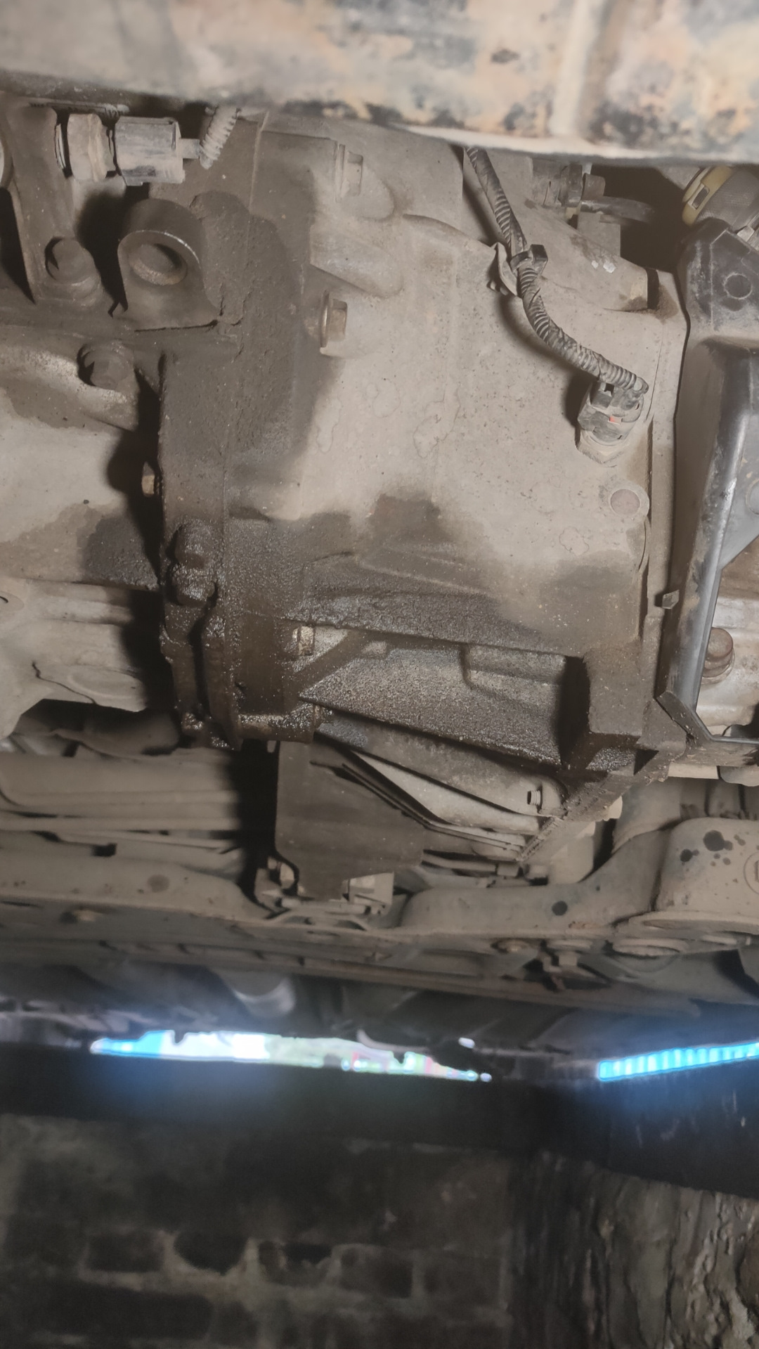 Туго переключаются передачи — Ford Focus Hatchback II, 1,8 л, 2010 года ...