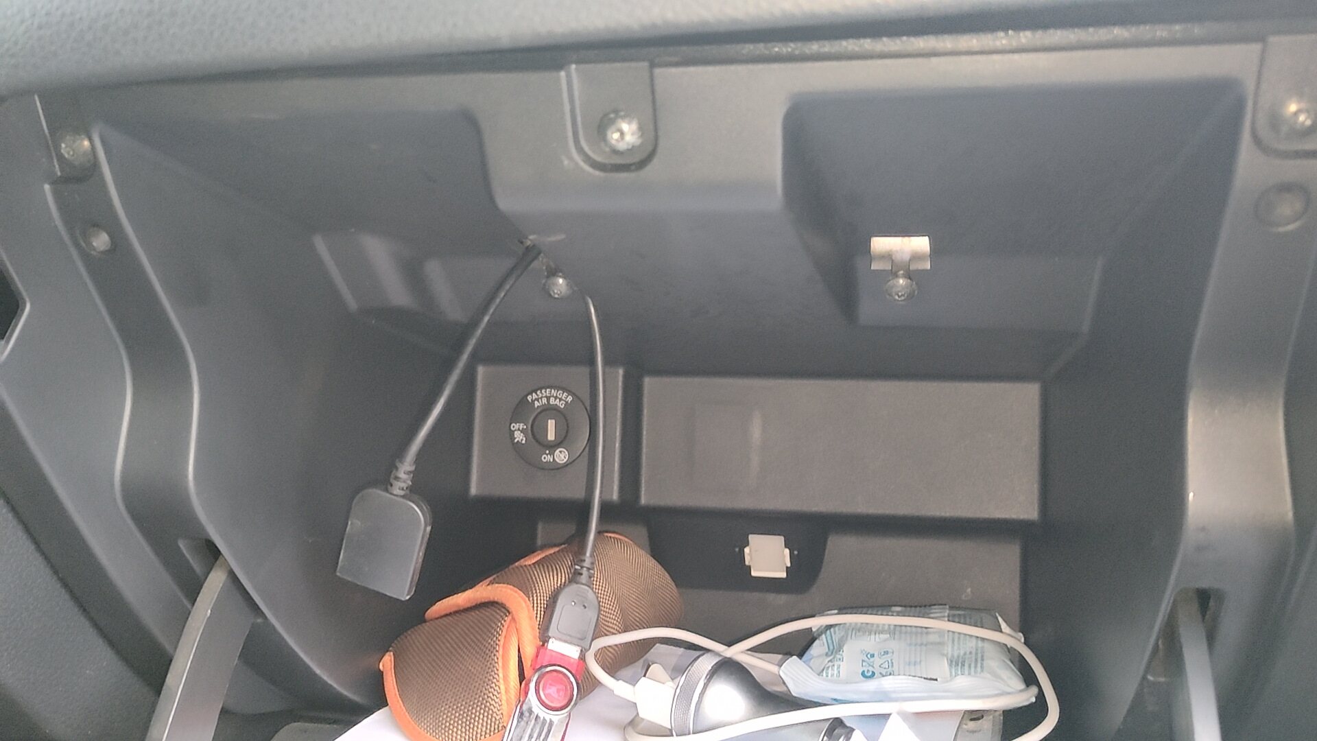 Замена моторчика печки. — Nissan Tiida (2G), 1,6 л, 2015 года | своими ...