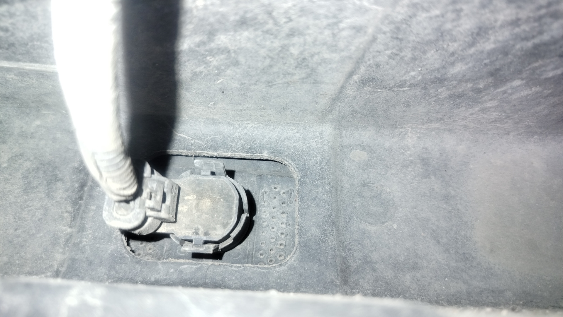 Замена датчика парктроника — KIA Sportage (3G), 2 л, 2013 года | своими ...