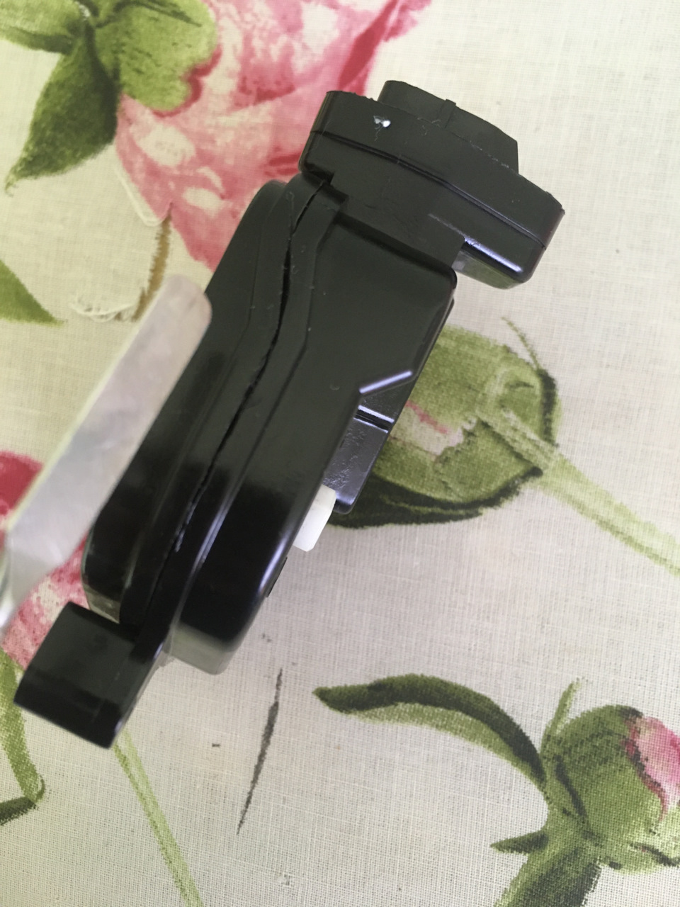 Ремонт актуатора замка задней двери — Hyundai Grand Starex, 2,5 л, 2012 ...