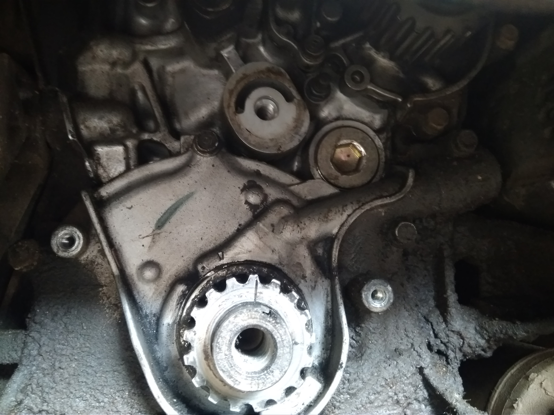 Замена ремня honda cr v. Масляный насос Хонда СРВ рд1. Mitsubishi 2.4 4g64 ремень ГРМ. Сальник масляного насоса Хонда Одиссей. Маслонасос Хонда rd1.