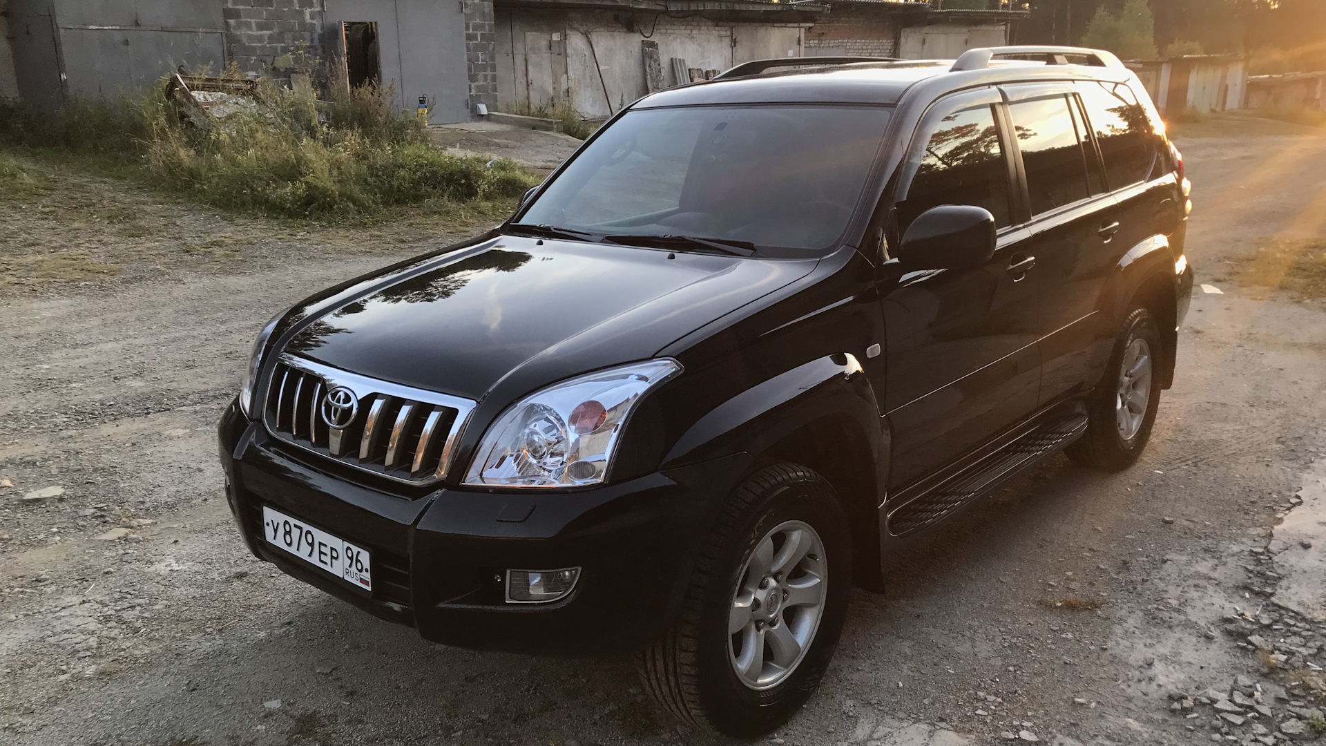 Купить авто до 1000000 рублей с пробегом. Toyota Land Cruiser Prado 4.0 at, 2003,. Прадо 120 черный. Белый Прадо 120 с черной крышей. Toyota Land Cruiser Prado 120 2007 черный с кенгурятником.