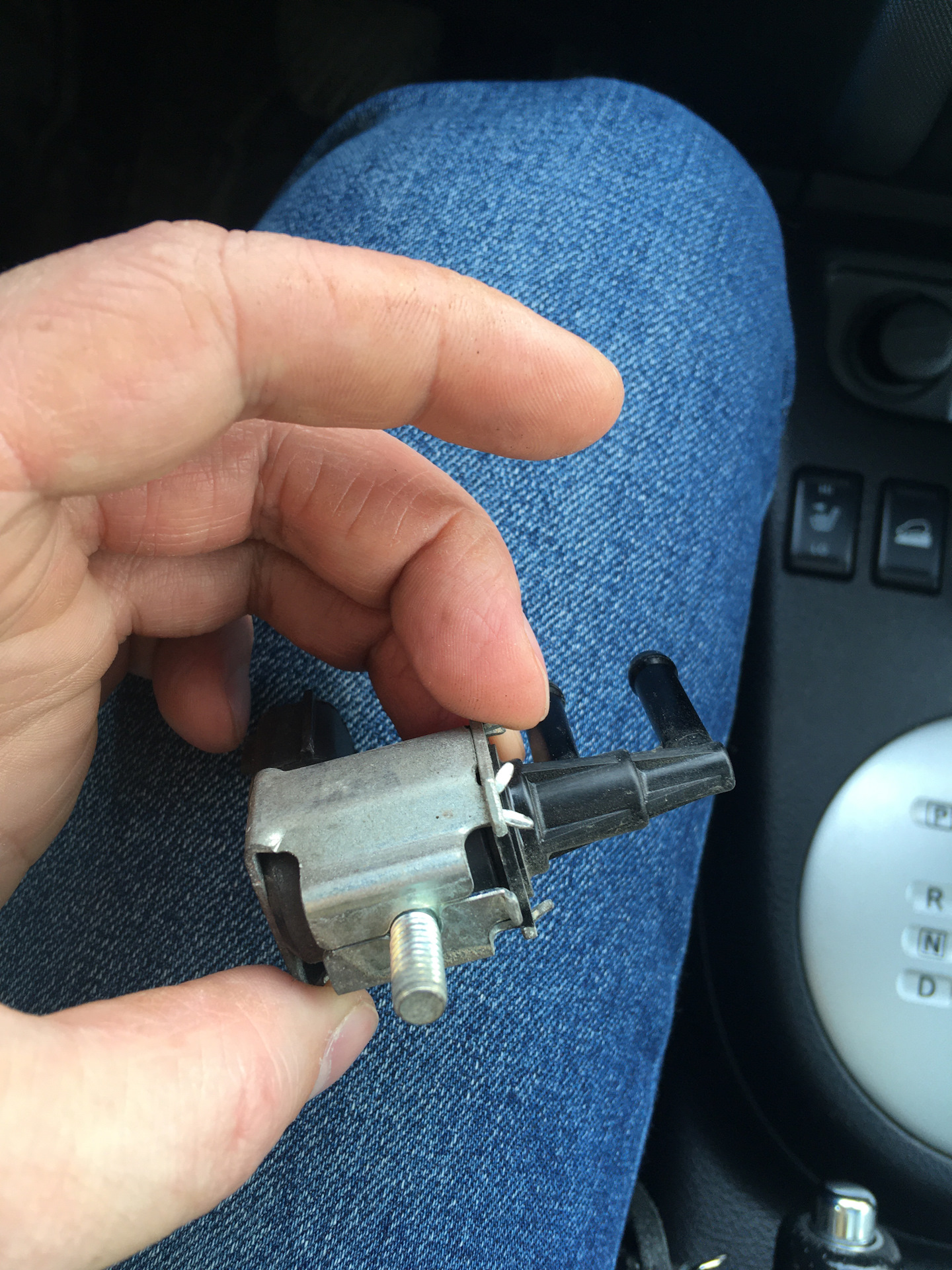 Клапан продувки адсорбера ниссан ноут е-11. Клапан продувки адсорбера ниссан. Клапан адсорбера ниссан. Клапан продувки nissan note. Клапан продувки адсорбера ниссан.