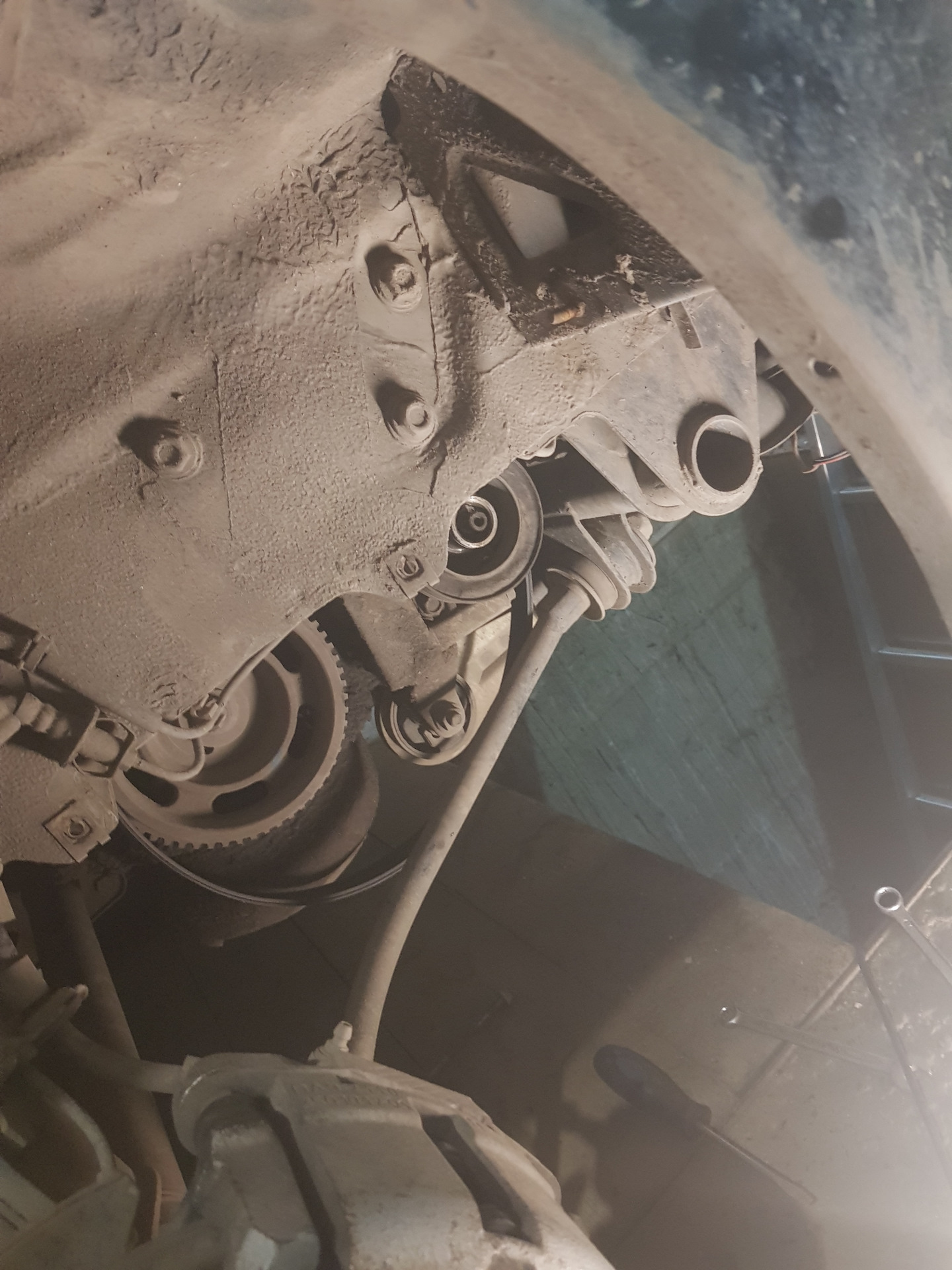 Замена подшипника шкива компрессора кондиционера и щёток генератора ...