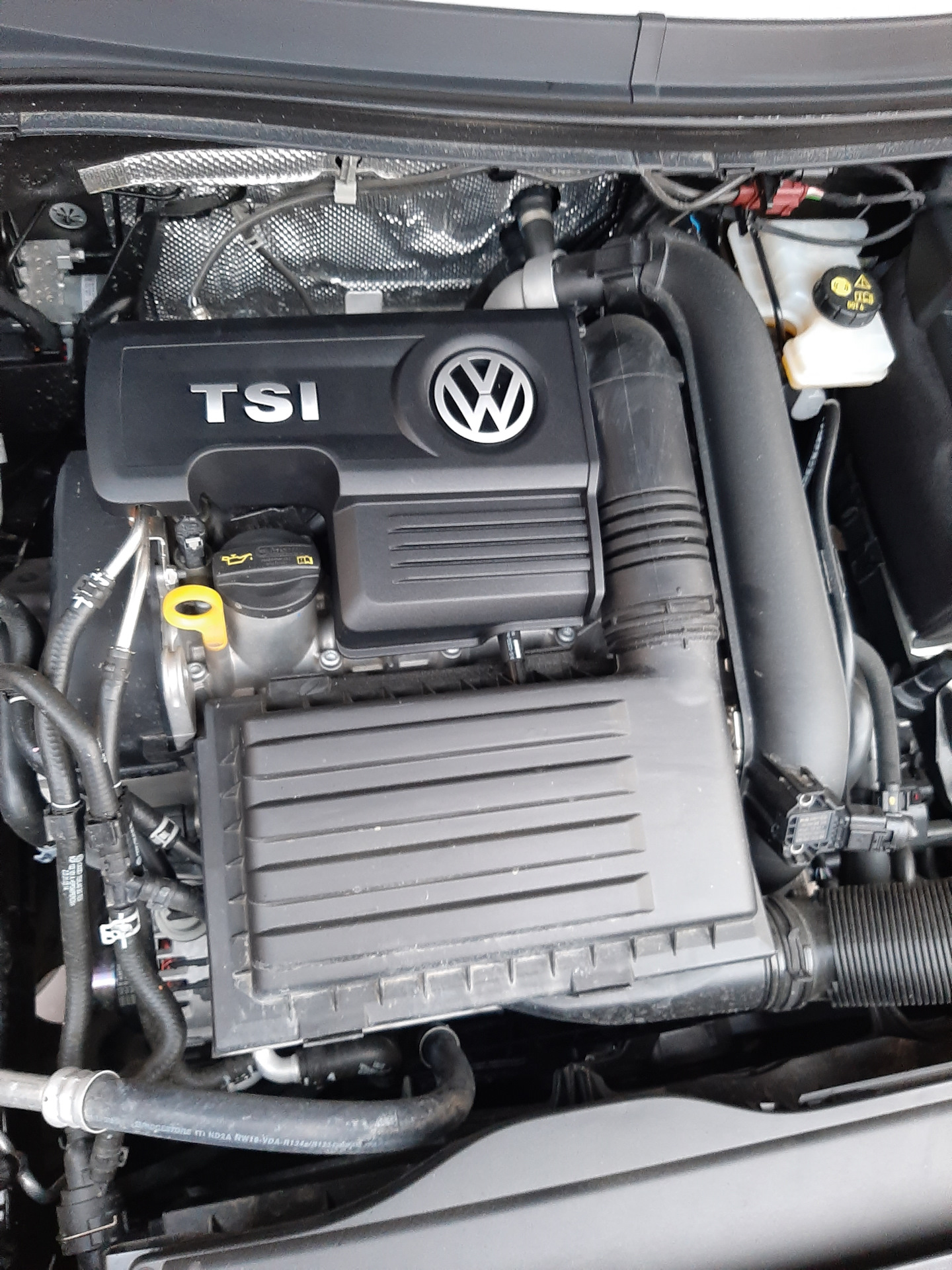 Двигатель тигуан 1.4 150. Двигатель Volkswagen Tiguan 1.4. Двигатель Volkswagen Tiguan 2 1.4. Воздушный фильтр Volkswagen Tiguan 1,4. Воздушный фильтр Тигуан 2 1.4.