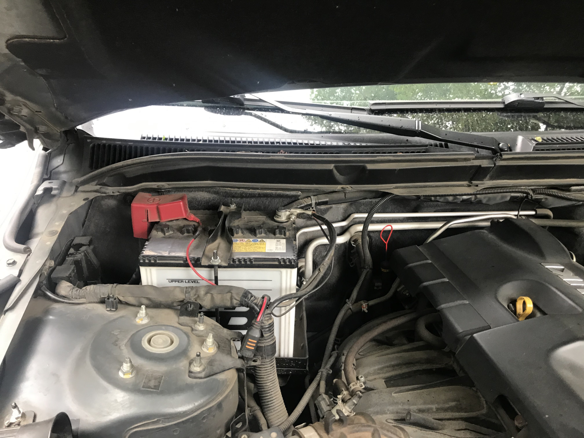 Toyota supra под капотом. запчасти под капотом. под капотом воняет. Nissan qashqai 2010 под капотом. бмв дымит из под капота.