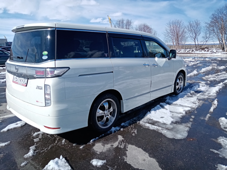 Nissan Elgrand e52