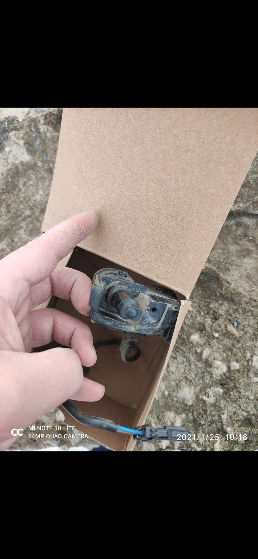 Замок крышки топливного бака — Volkswagen Polo Sedan, 1,6 л, 2014 года ...