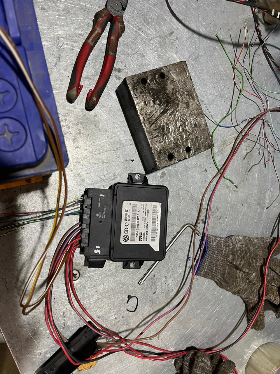 Долой механический ручник. — Audi Allroad (C5), 2,7 л, 2001 года ...