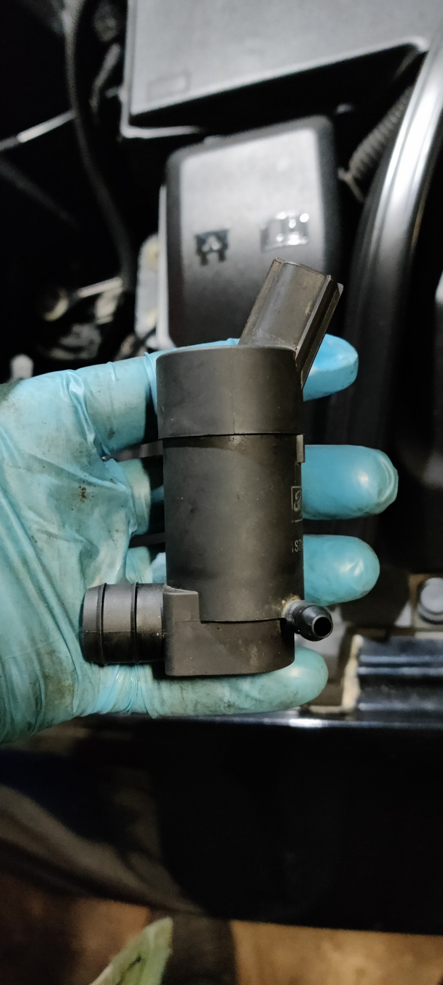 Замена моторчика омывателя лобового стекла и гидроподушки двигателя ...