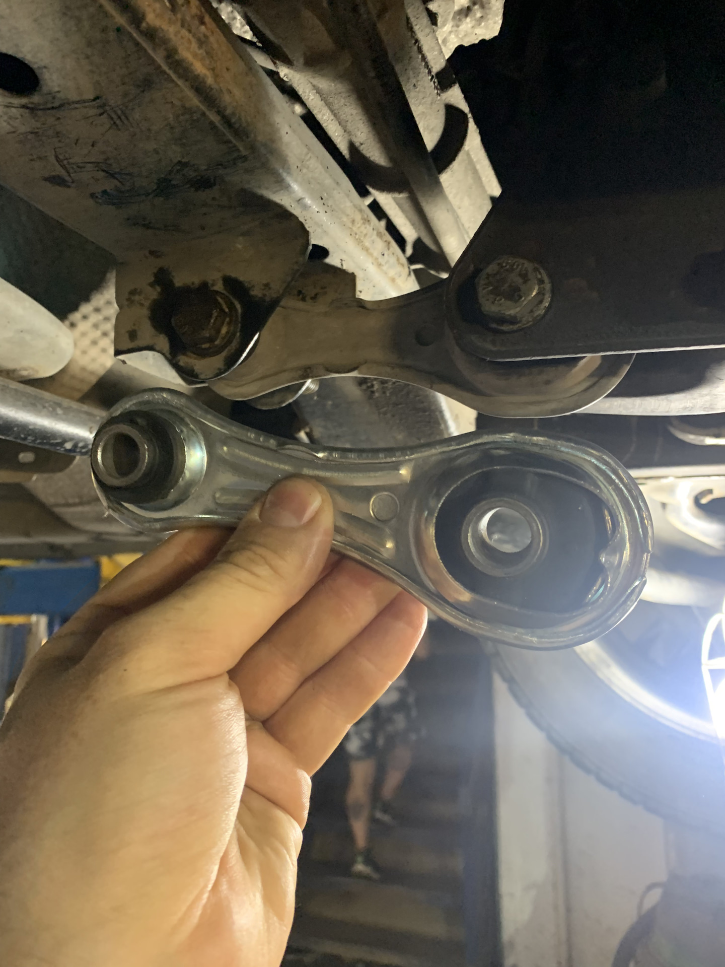 Усиленная подушка двигателя. Ужасная вибрация. — Lada Ларгус, 1,6 л ...