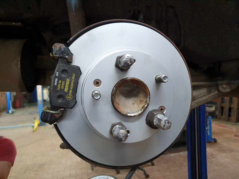 устанавливаем все новое. — Honda Civic 4D (8G). Запчасти на фото: 2171901