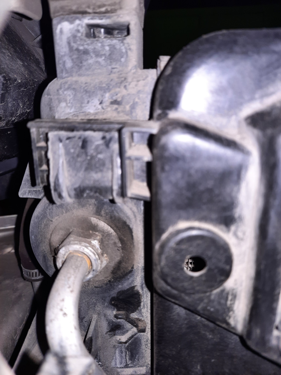 Подтекает радиатор — Opel Astra J, 1,6 л, 2011 года | поломка | DRIVE2