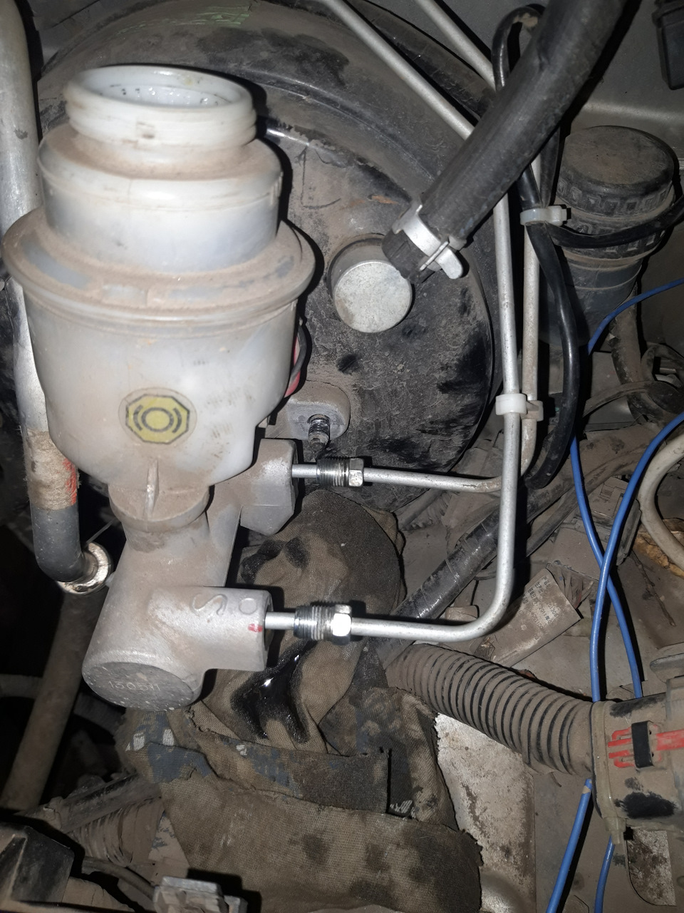 Замена ГТЦ Ховер Н5 — Great Wall Hover, 2,4 л, 2013 года | своими ...