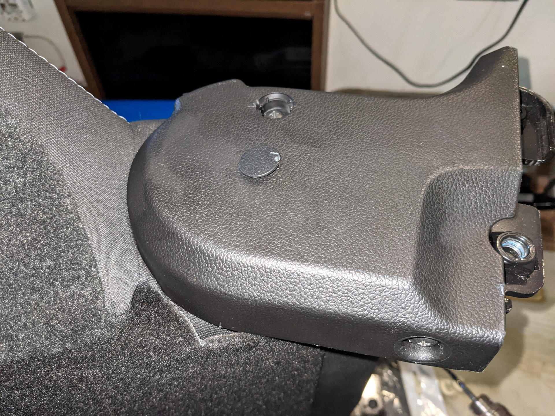 Пежо 206 купе не регулируется спинка сиденья. Как поднять задний ряд сидений. Шевроле трейлблейзер 3 ряд сидений. Ширина заднего сиденья ssanyong action. Сиденье машины вид сбоку чертёж.