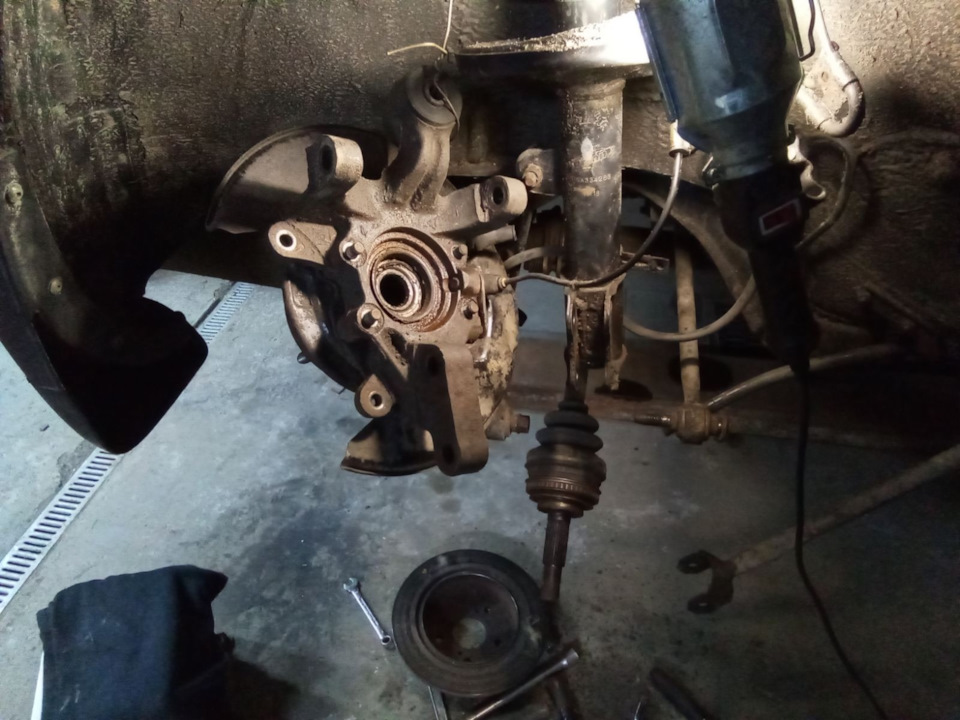 Замена ступичного подшипника, снятие ступицы, выпрысовка подшипника ...