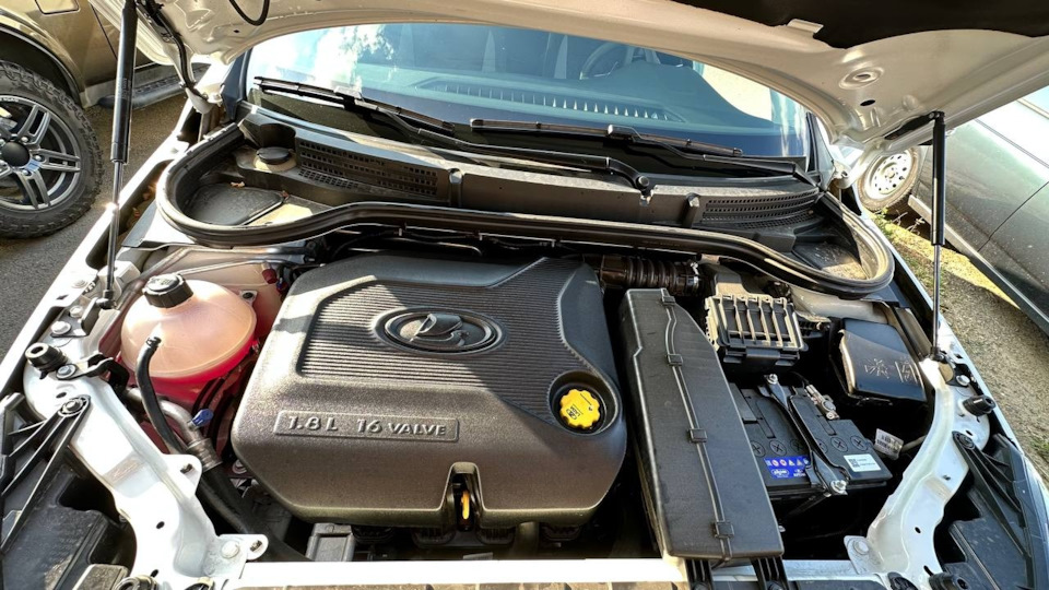 Экран двигателя и рамка грз — Lada Vesta SW (NG), 1,8 л, 2024 года ...