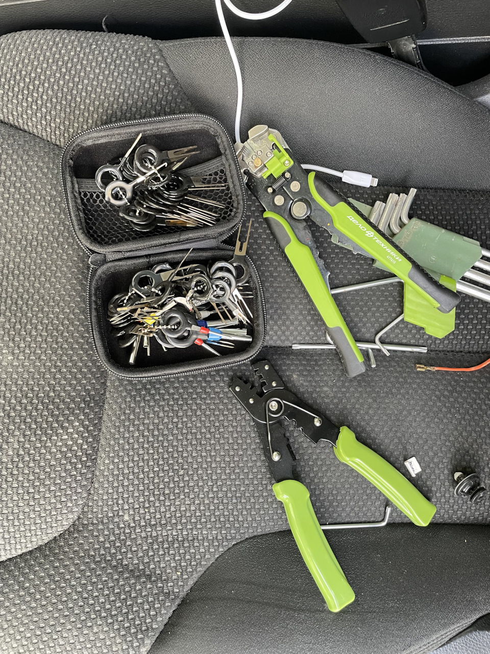 Багажник не открывается из салона — Volkswagen Passat B6, 1,8 л, 2008 ...