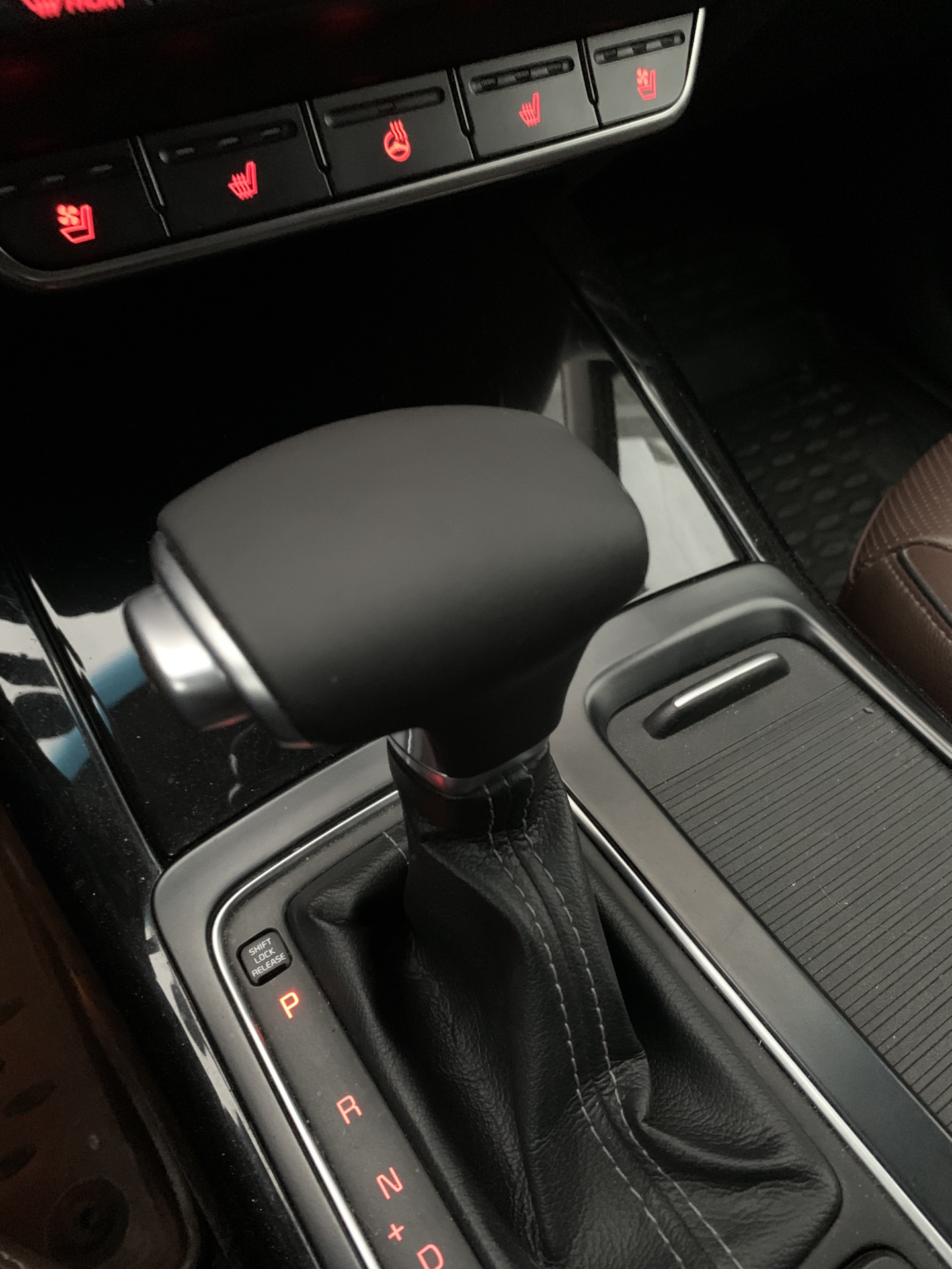 Как снять ручку соренто прайм Перетяжка руля и ручки Акпп - KIA Sorento (3G), 2,2 л, 2018 года другое DRIVE2