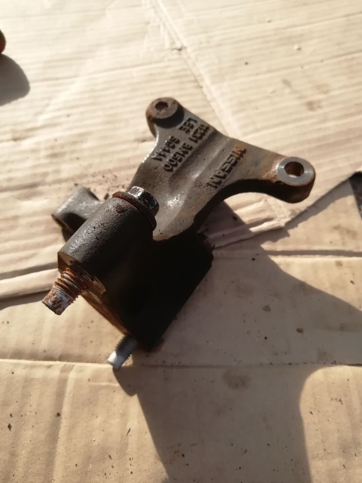 Вот он. — Nissan Almera Tino. Запчасти на фото: 311300