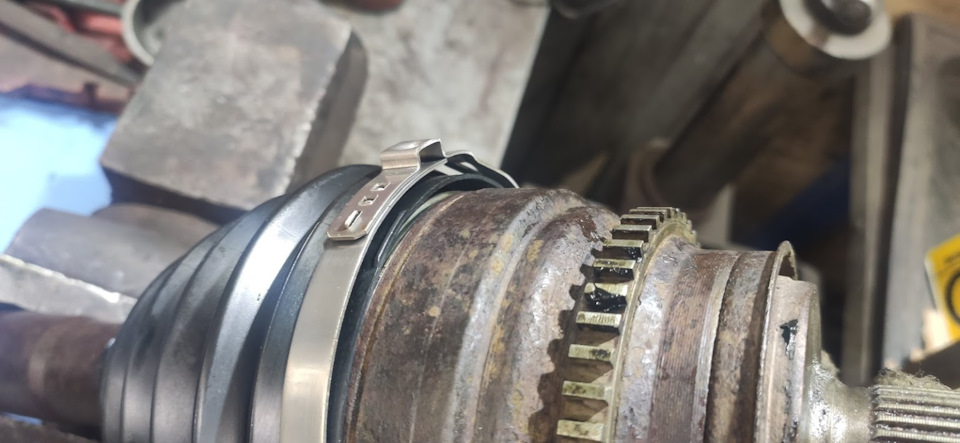 Замена внешнего пыльника заднего привода Паджеро 4 — Mitsubishi Pajero ...