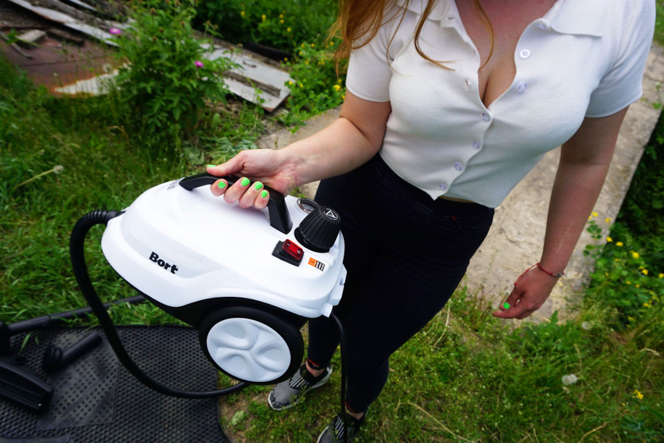 Пароочиститель Bort довольно легкий… — Lada Приора хэтчбек