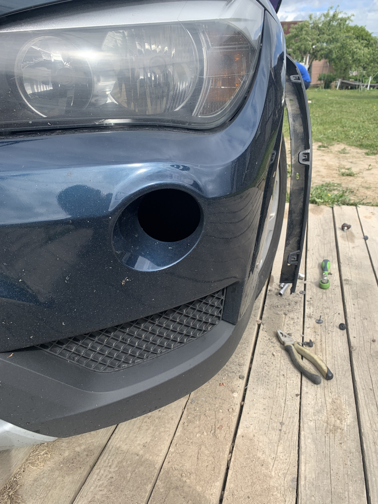 Замена стекла противотуманки — BMW X1 (E84), 2 л, 2013 года | своими ...