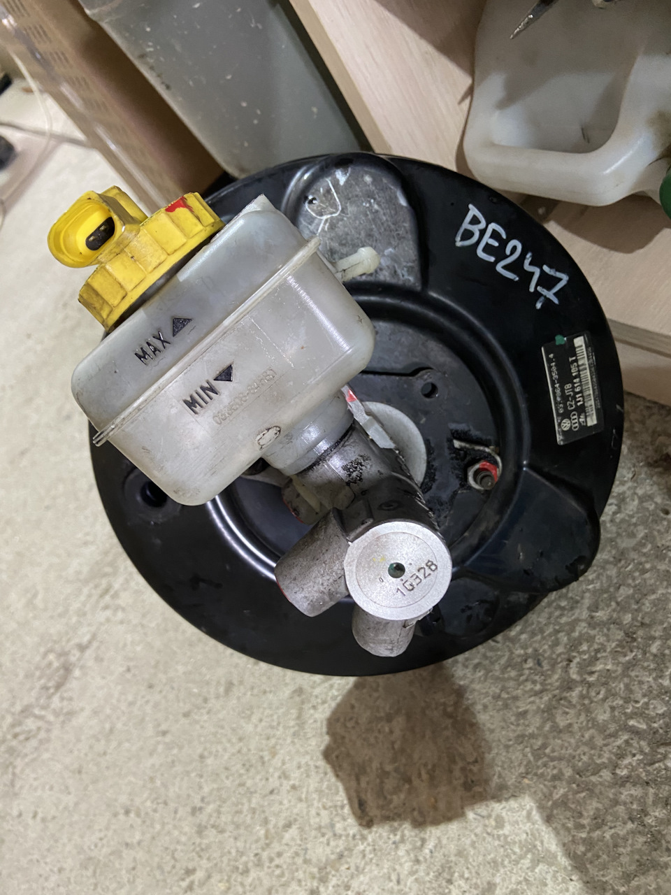 Вакуумник на месте — Volkswagen Golf Mk4, 1,4 л, 2001 года | запчасти ...