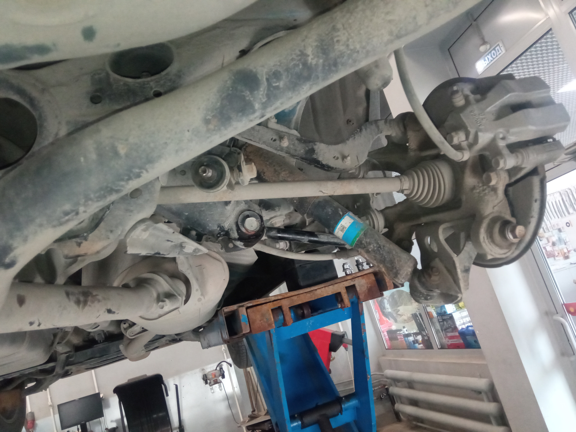 Замена тяги схождения и сайлентблоков задних рычагов — Toyota RAV4 (IV ...