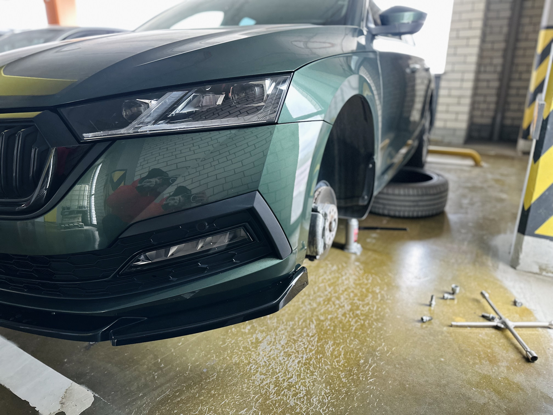 Немного обновил салон и домашний шиномонтаж) — Skoda Octavia A8 Mk4, 1 ...