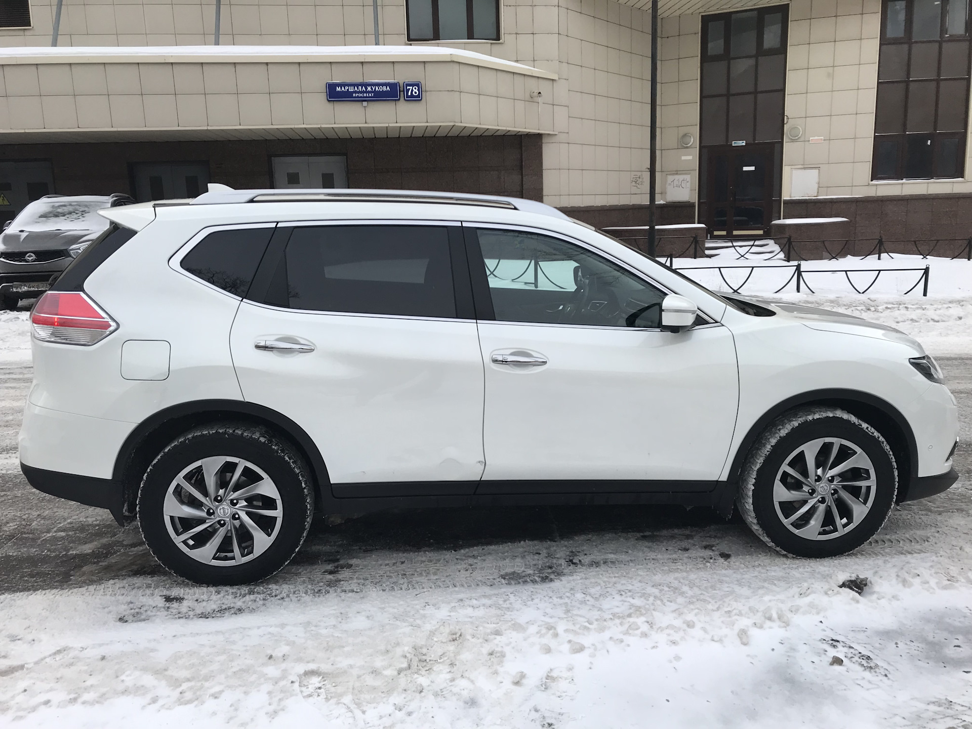 32 white. Nissan x-Trail белый перламутр. Nissan x-Trail t32 белый. Ниссан х-Трейл т32 белый перламутр. Nissan x-Trail 2021 белый перламутр.