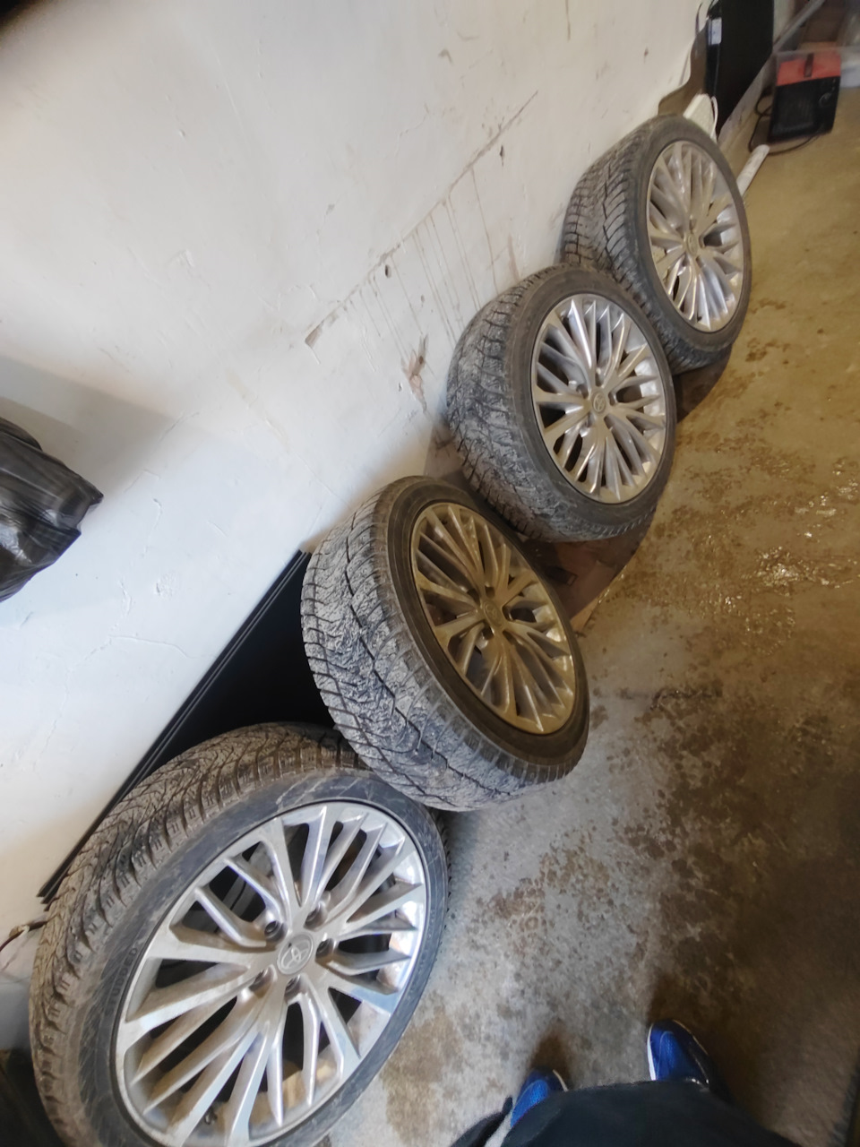 Замена зимней резины Yokohama ig65 235/45 r18 на Bridgestone turanza t005a  235/45 r18 — Toyota Camry (XV70), 3,5 л, 2020 года | шины | DRIVE2