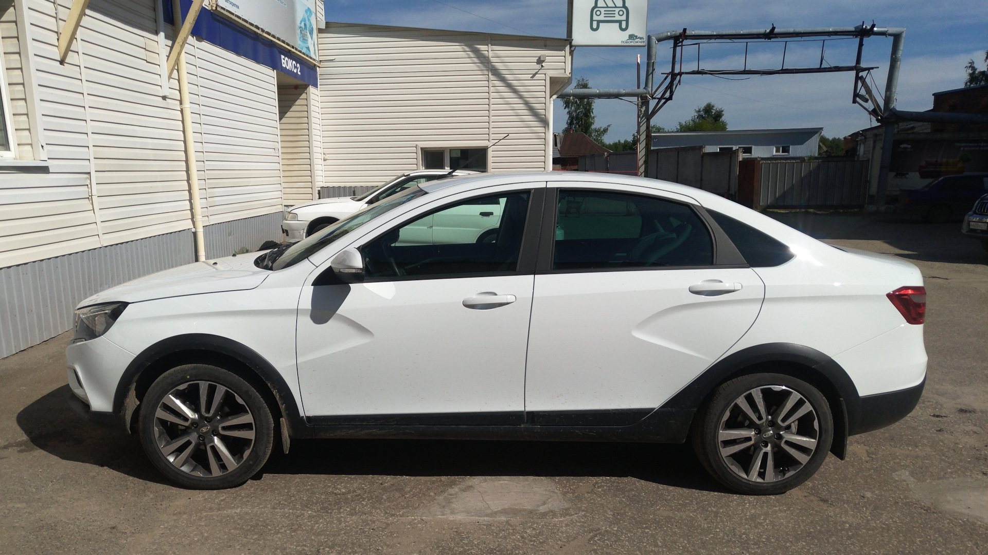 Lada Vesta Cross 1.8 бензиновый 2019 | полный фарш на палке на DRIVE2