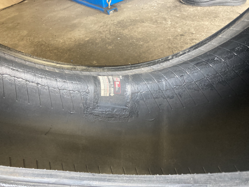 Шины зимние шипованные Nokian 235/55 R17 на Audi Q3 (1G), Volvo XC70 ...