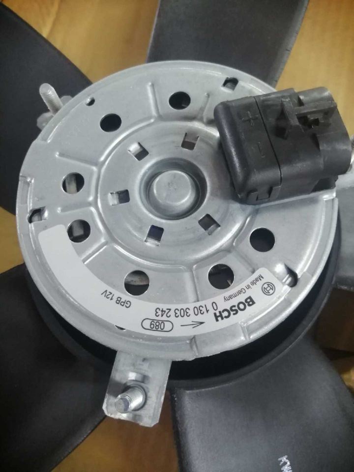 Электровентилятор Bosch 0 130 303 243 на ГАЗ 3102, ГАЗ 3110, ГАЗ 31105 ...