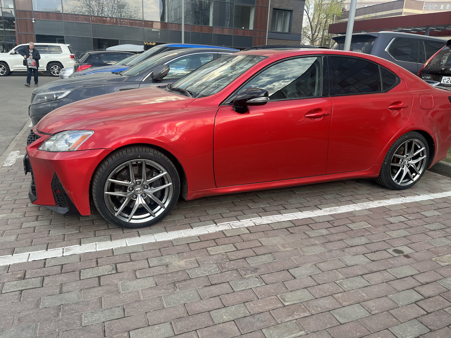 Lexus is 250 красный матовый