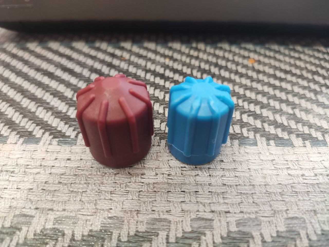 Колпачки трубок кондиционера — Volkswagen Passat Variant (B5), 1,9 л ...